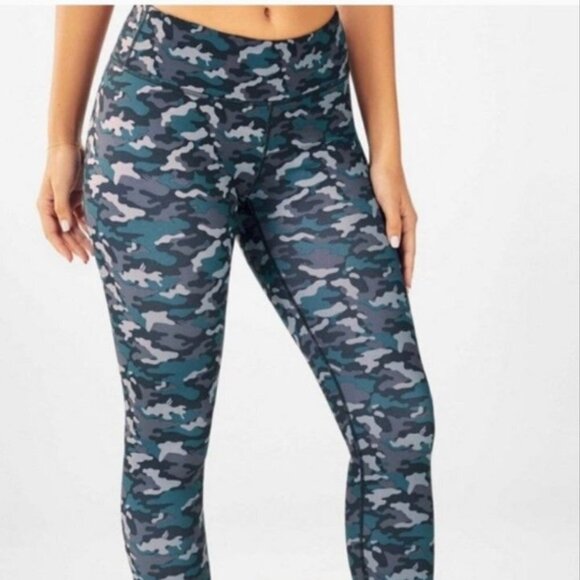 2 for $20 Fabletics Camo Powerhold Capri Length Leggings Size S - Picture 1 of 5
